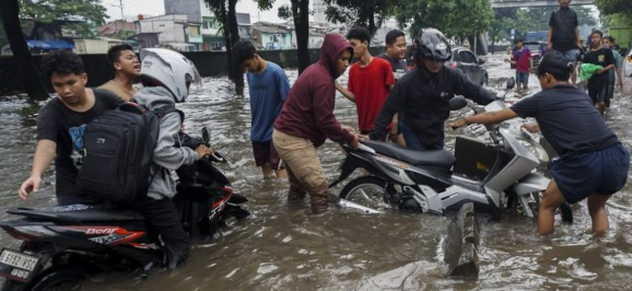 Cuaca Ekstrem Melanda Sebagian Wilayah RI, BMKG Keluarkan Peringatan Dini Hingga Akhir Bulan