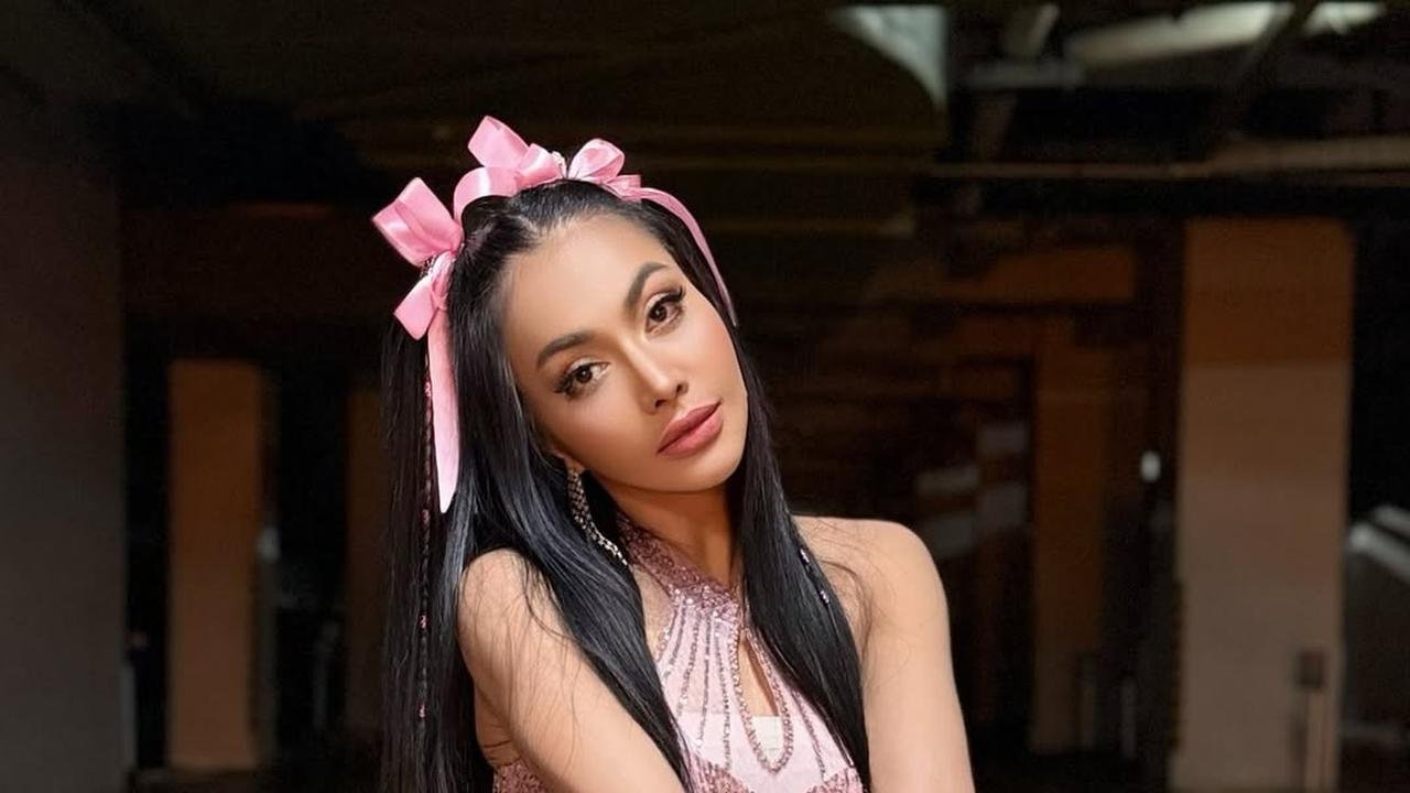 Tegaskan Cuma Fitnah, Denada Bantah Kabar Punya Tiga Anak