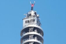 Viral! Pria AS Nekat Panjat Gedung Tertinggi Taiwan, Netizen: “Dengkul Langsung Lemas!