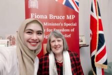 Dari Indonesia ke Inggris, Oki Setiana Dewi Bawa Pesan Damai Lewat Dakwah dan Buku