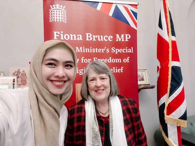 Dari Indonesia ke Inggris, Oki Setiana Dewi Bawa Pesan Damai Lewat Dakwah dan Buku