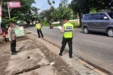Gagal Salip HR-V, Pikap di Gowa Terguling-Tabrak Motor Arah Berlawanan
