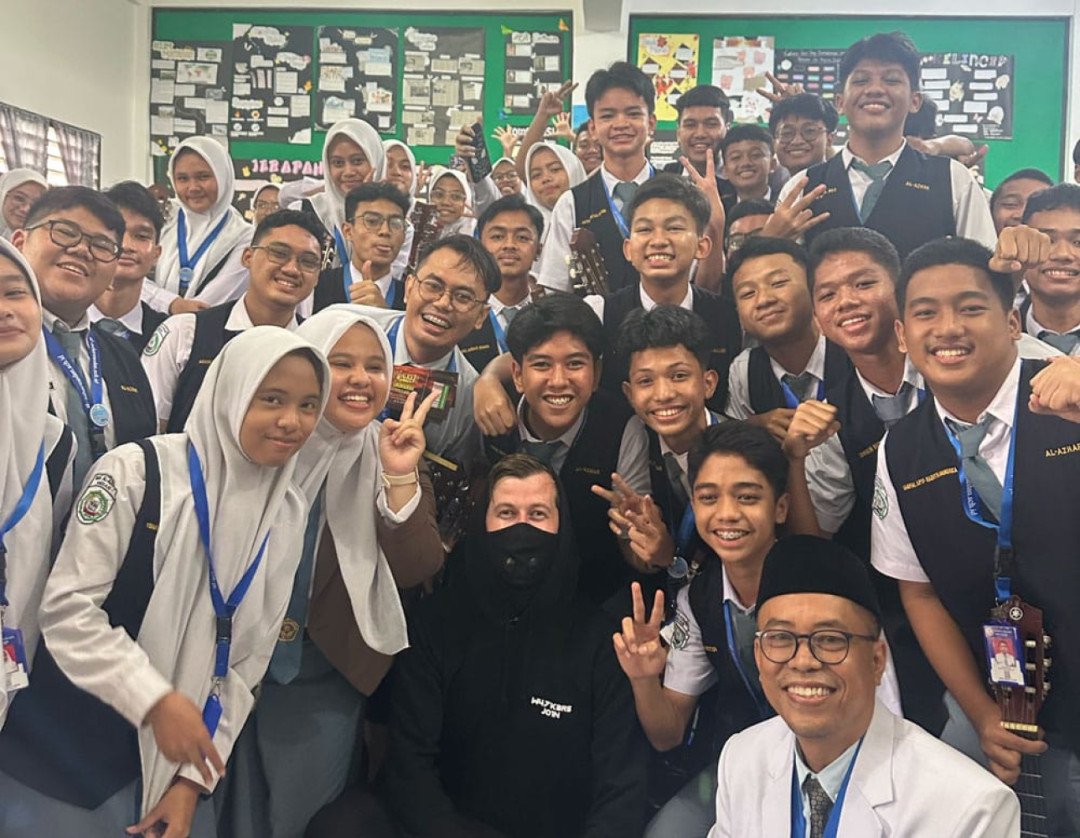 Gak Nyangka! Berawal dari Viral, Guru & Siswa Al-Azhar Kedatangan Tamu Spesial: Alan Walker!