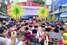 Pramono Borong Bandeng Jumbo 14 Kg di Festival Rawa Belong: Hidupkan UMKM
