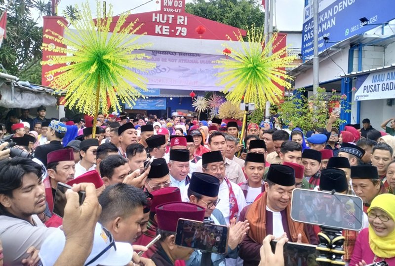 Pramono Borong Bandeng Jumbo 14 Kg di Festival Rawa Belong: Hidupkan UMKM