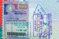 Panduan Lengkap: Mengenal Perbedaan Visa Kunjungan Wisata dan VoA