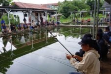 Ramadan Asyik di Kubu Raya, Warga Ngabuburit Bareng Sambil Mancing