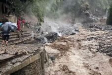 Guci Kembali Dilanda Banjir Bandang, Infrastruktur Wisata di Tegal Porak-poranda