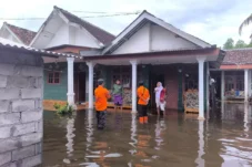 Kondisi Terkini Jember: 90 Jiwa Masih Bertahan di Tengah Banjir yang Belum Surut