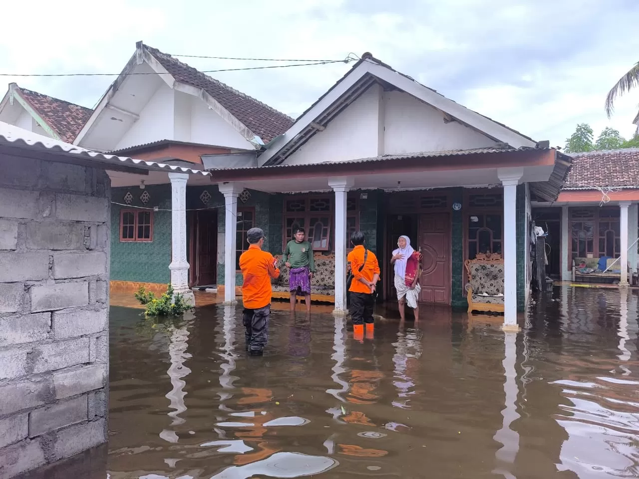 Kondisi Terkini Jember: 90 Jiwa Masih Bertahan di Tengah Banjir yang Belum Surut