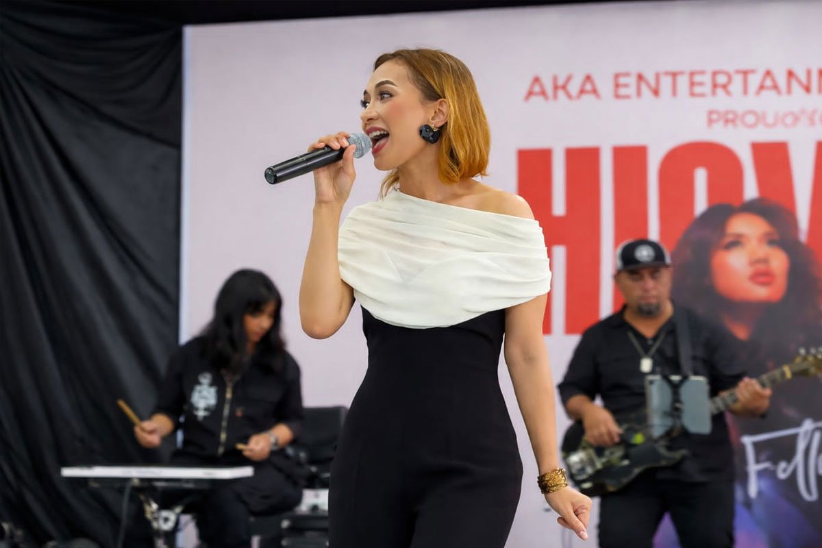 Momen Haru Ika Putri Kembali ke Panggung, Obati Rindu Penggemar di Surabaya