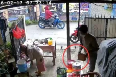 Modal Habis Digondol Maling, Nenek Atnah Terpaksa Berhenti Jualan Nasi Uduk