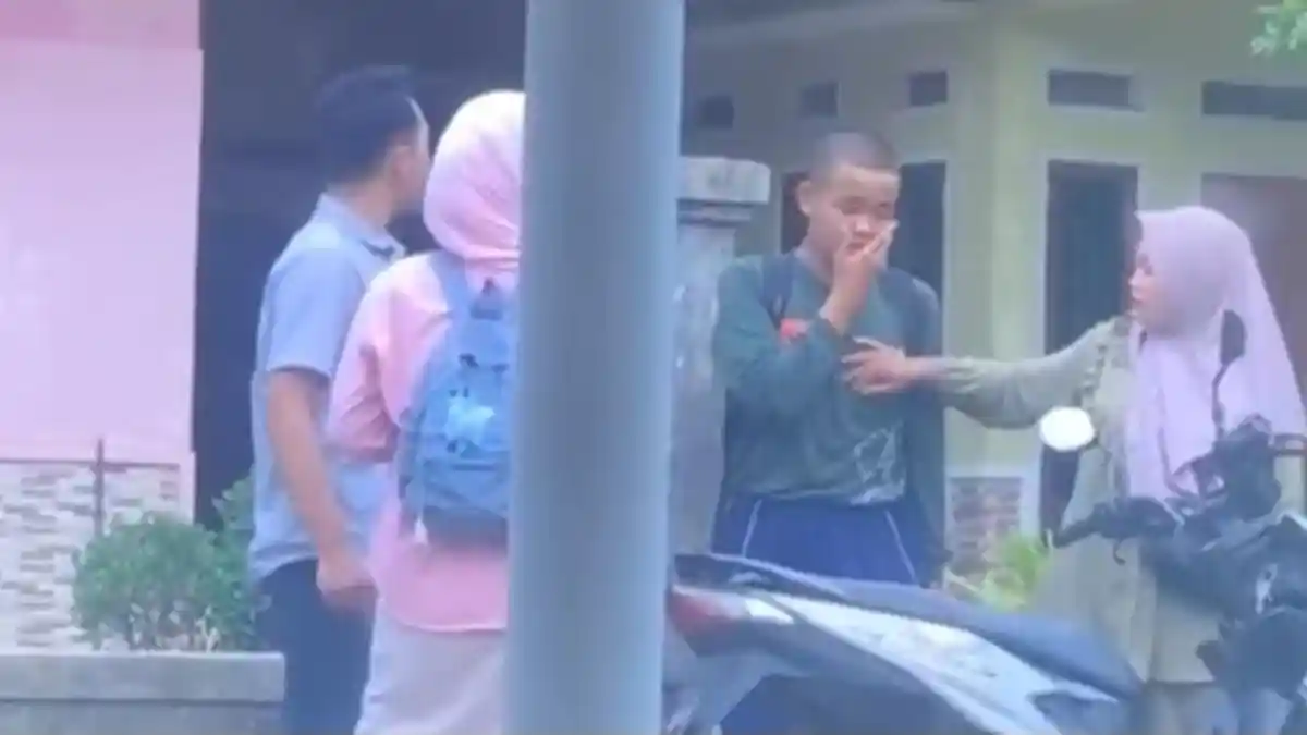 “Viral! Cuma Gara-gara Cipratan Air, Pelajar di Sukabumi Jadi Korban Pemukulan Brutal.”