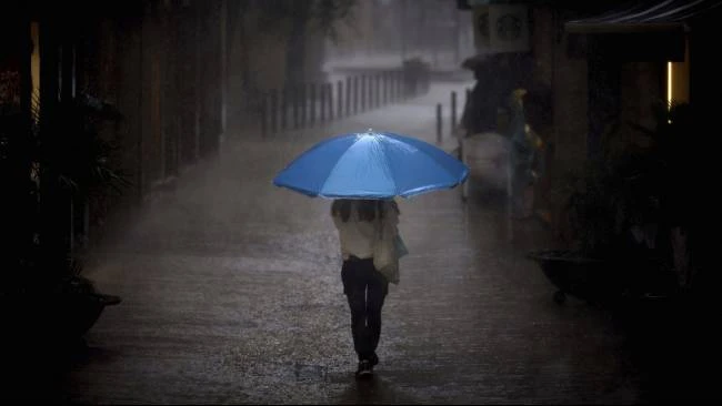 Waspada! Potensi Hujan Sangat Lebat Mengintai Wilayah Jakarta Hingga Jawa Timur Hari Ini.