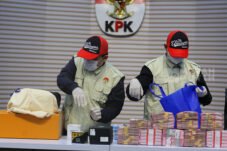 KPK Ciduk 17 Orang dalam OTT Bea Cukai, Termasuk Pejabat dan Swasta