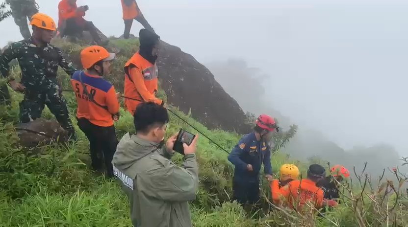 Titik Jatuh Pesawat Tujuan Makassar Teridentifikasi, Proses Evakuasi Dimulai