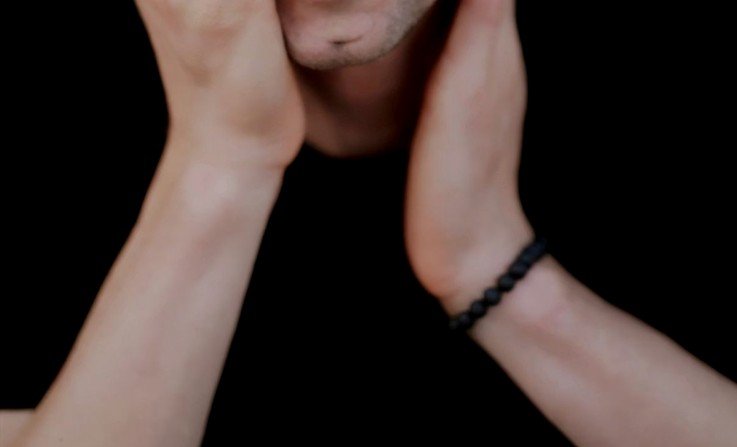 Makna Gelang Hitam di Tangan Kiri: Simbol dan Fakta yang Perlu Diketahui