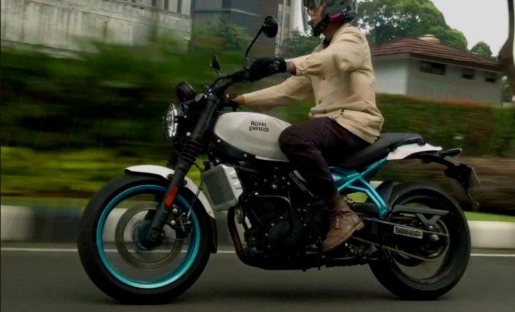 Royal Enfield Guerrilla 450 vs Triumph Speed 400: Duel Roadster 400cc Terbaik di Indonesia