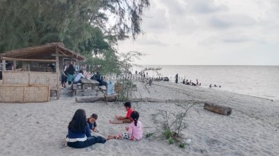 Pantai Cermin Terpantau Sunyi, Tak Ada Lonjakan Pengunjung di Awal Libur Imlek