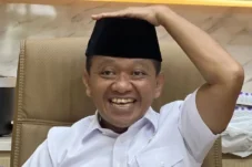 Bahlil Pusing Pilih APPI Atau IAS Jadi Ketua Golkar
