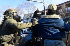 Imigran di AS Diburu Petugas ICE Bahkan Saat Buang Sampah