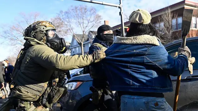 Imigran di AS Diburu Petugas ICE Bahkan Saat Buang Sampah