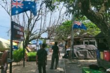 Bali atau Luar Negeri? Viral Bendera Asing di Pantai.