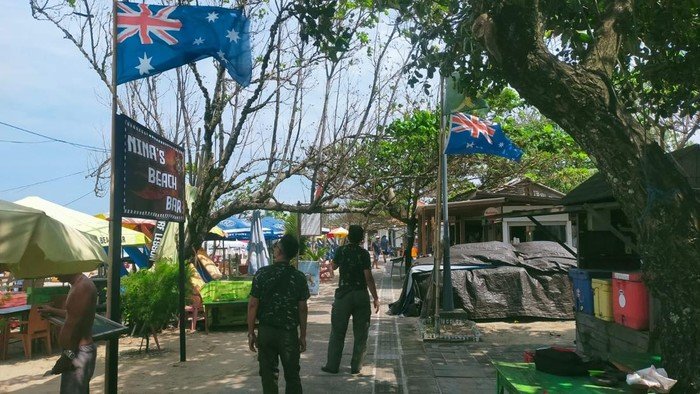 Bali atau Luar Negeri? Viral Bendera Asing di Pantai.