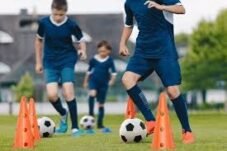 Teknik Dasar Bola yang Harus Dikuasai Pemula untuk Menjadi Pemain Hebat