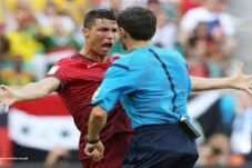 Gol di Ujung Harapan: Emosi dan Tekanan di Sepak Bola Profesional