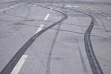 Viral di Jaksel! Mobil Nekat Ngedrift di Pondok Indah Kini Diburu Polisi.