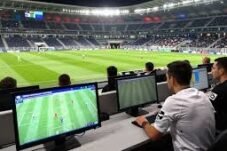 Inovasi dan Teknologi dalam Dunia Sepak Bola Modern: Era Baru Lapangan Hijau