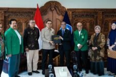 Fadli Zon Bahas Penguatan Sejarah dengan Mendiktisaintek dan UNAS