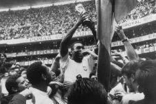 Pelé: Raja Sepak Bola dari Brasil yang Mengubah Sejarah Piala Dunia