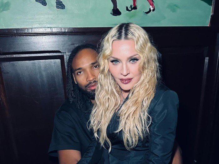 Tetap Memukau di Usia 67, Intip Momen ‘No Makeup’ Madonna Saat Liburan.