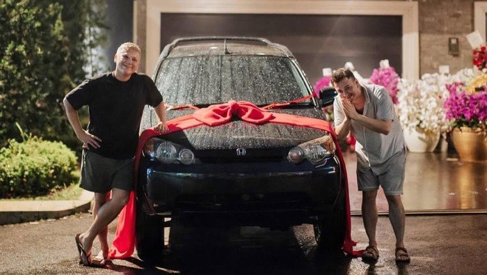 Momen Gading Marten Beri Kejutan Mobil untuk Raffi Ahmad.