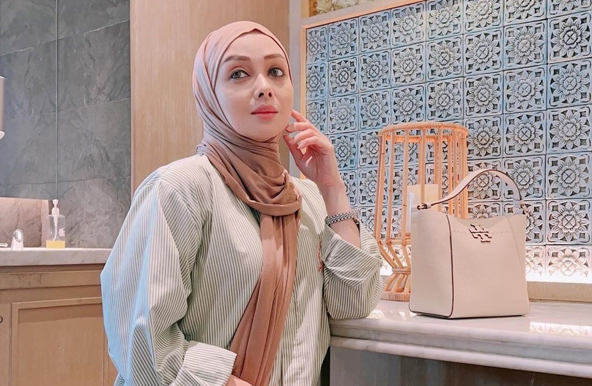 Dari Layar Kaca ke Jalanan Amerika: Kisah Terry Putri Lepas Atribut Artis Demi Bertahan Hidup.